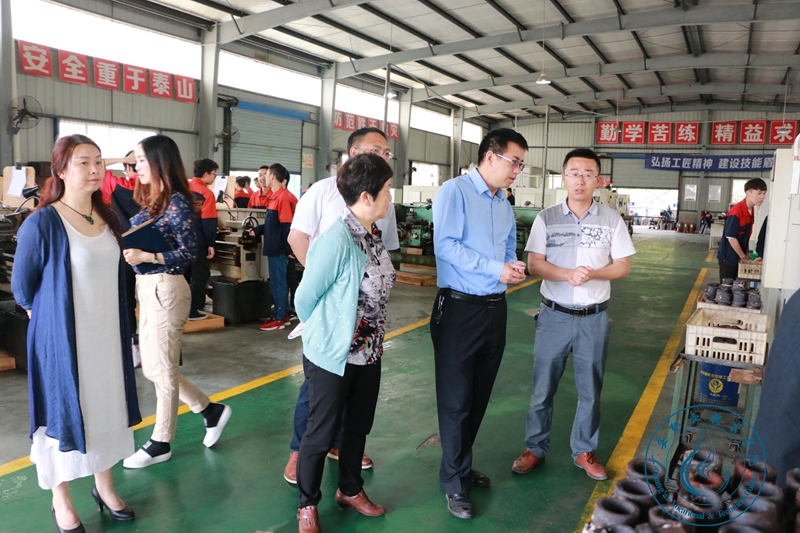 考察眉山职院“校中厂” 考察眉山职院“校中厂”